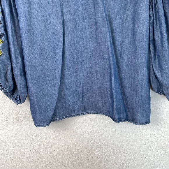 NWT Bobeau Womens Chambray Floral Embroidered Long Sleeve Boho Top Size S - Picture 3 of 6